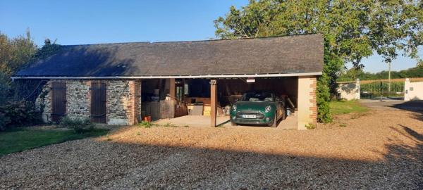 Longère rénovée et terrains