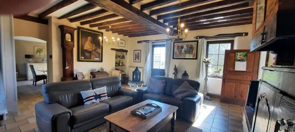 Longère rénovée et terrains