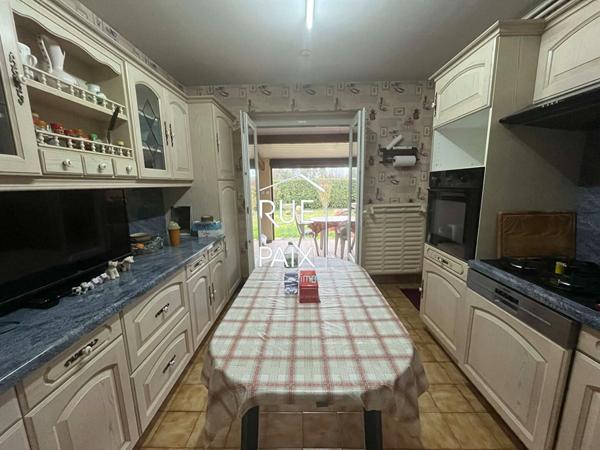 86100 CHATELLERAULT À VENDRE Maison familiale avec terrasse couverte, sans vis-à-vis