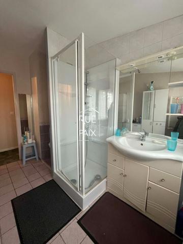 86100 CHATELLERAULT À VENDRE Maison familiale avec terrasse couverte, sans vis-à-vis