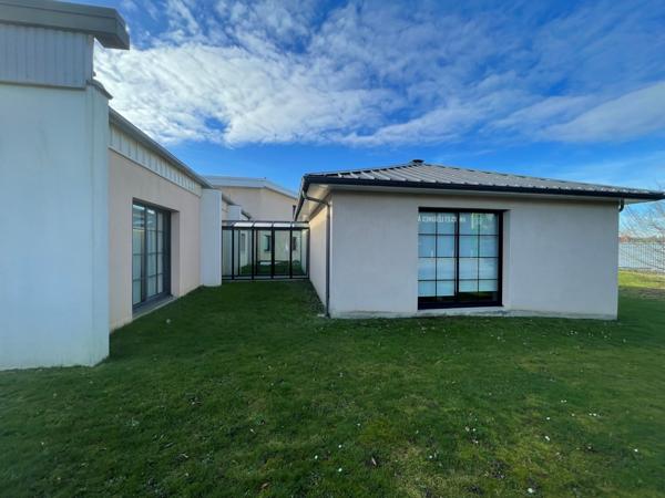 A VENDRE IMMEUBLE TERTIAIRE , Mayenne A VENDRE IMMEUBLE TERTIAIRE , Mayenne