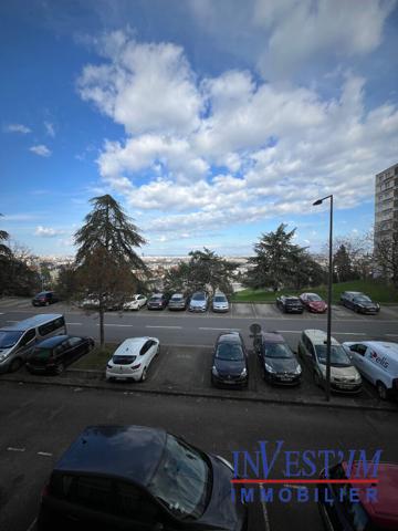 LOCATION T4 , Oullins LOCATION T4 , Oullins