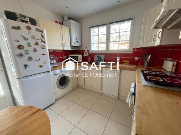 VILLA  AVEC GRAND TERRAIN ,TERRASSE COUVERTE. PISCINE. GARAGE. DEPENDANCE