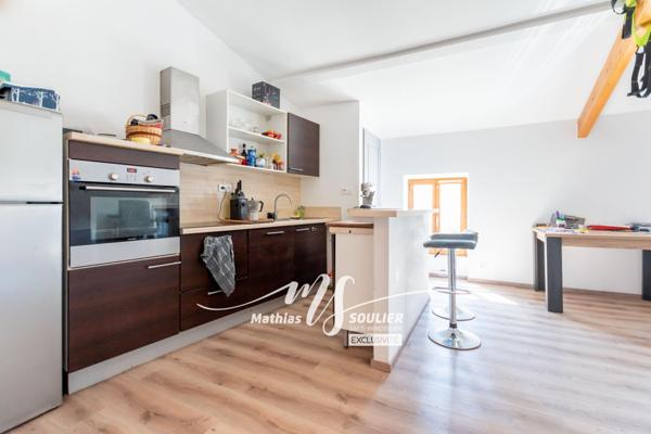 Appartement T3 de 64,5 m² rénové centre Jouques