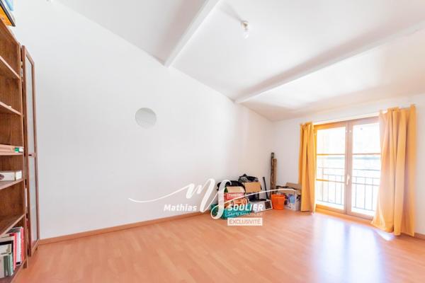 Appartement T3 de 64,5 m² rénové centre Jouques