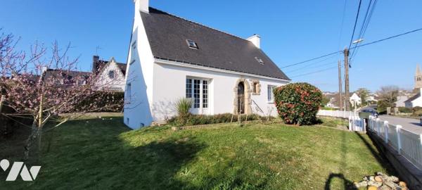 MAISON DANS LE BOURG DE GUIDEL