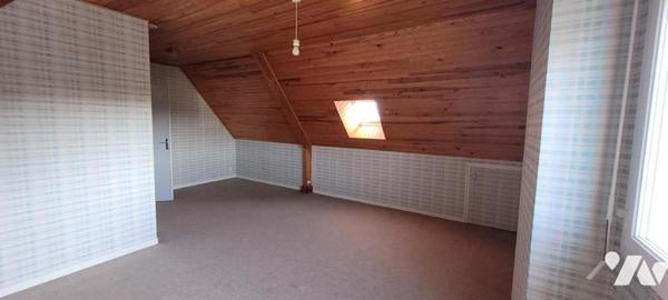 MAISON DANS LE BOURG DE GUIDEL