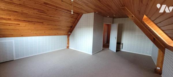 MAISON DANS LE BOURG DE GUIDEL