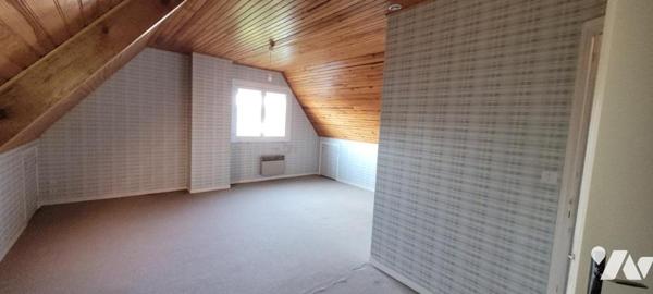 MAISON DANS LE BOURG DE GUIDEL