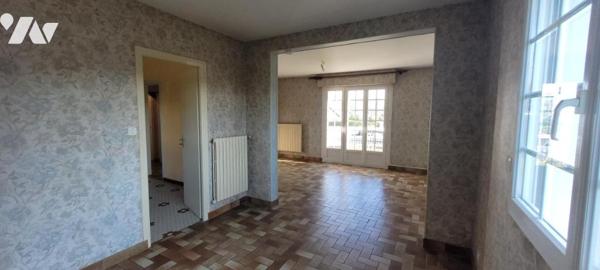 MAISON DANS LE BOURG DE GUIDEL