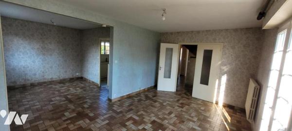 MAISON DANS LE BOURG DE GUIDEL