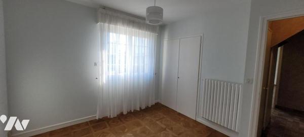 MAISON DANS LE BOURG DE GUIDEL