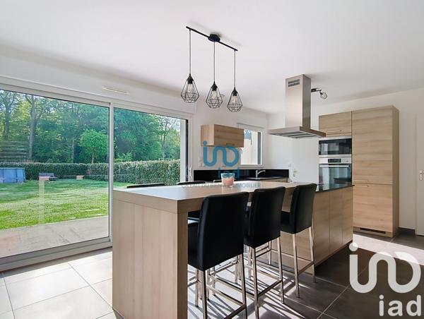 Maison 5 pièces de 98 m² à Fontenay-Trésigny (77610)