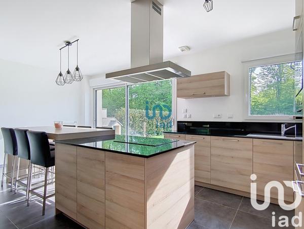 Maison 5 pièces de 98 m² à Fontenay-Trésigny (77610)