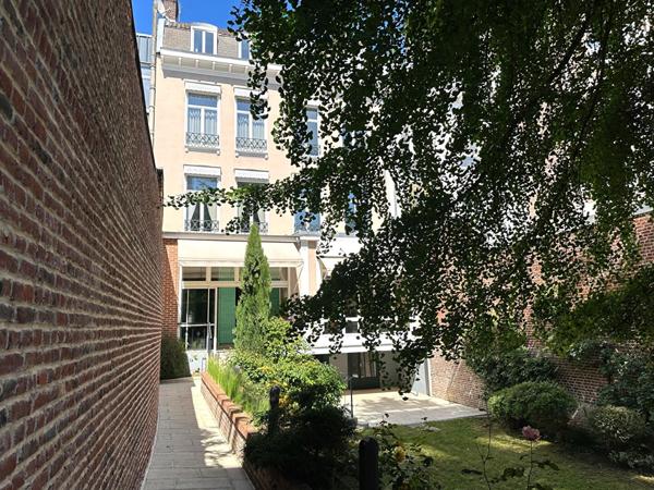 Lille Liberté/ Quai du Wault, Maison de maître en double distribution début 20ième de 530 m² , 8 chambres, grand garage Lille Lille Liberté/ Quai du Wault, Maison de maître en double distribution début 20ième de 530 m² , 8 chambres, grand garage Lille
