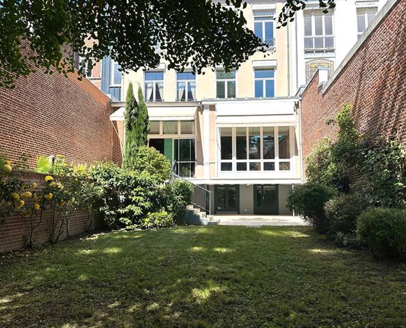 Lille Liberté/ Quai du Wault, Maison de maître en double distribution début 20ième de 530 m² , 8 chambres, grand garage Lille Lille Liberté/ Quai du Wault, Maison de maître en double distribution début 20ième de 530 m² , 8 chambres, grand garage Lille