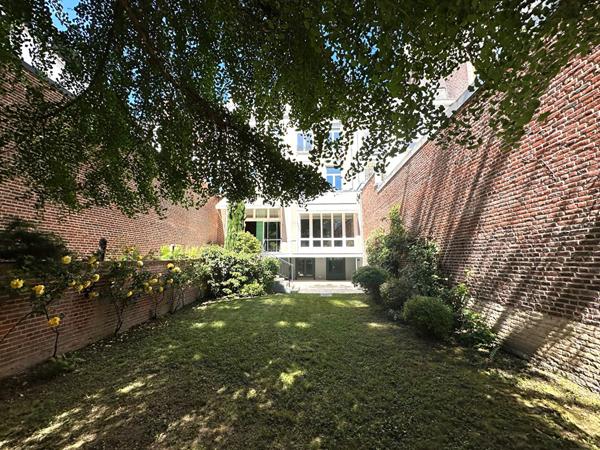 Lille Liberté/ Quai du Wault, Maison de maître en double distribution début 20ième de 530 m² , 8 chambres, grand garage Lille Lille Liberté/ Quai du Wault, Maison de maître en double distribution début 20ième de 530 m² , 8 chambres, grand garage Lille