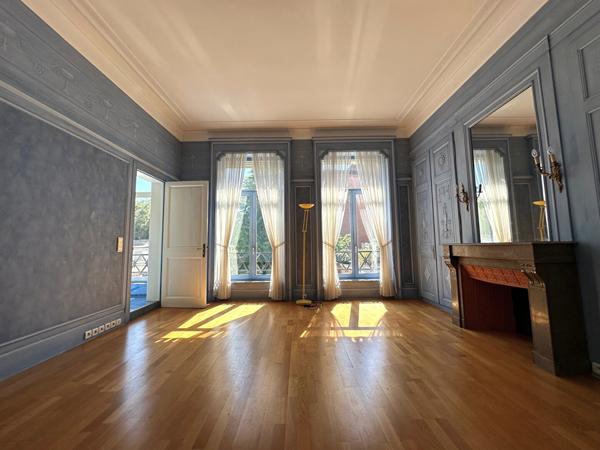 Lille Liberté/ Quai du Wault, Maison de maître en double distribution début 20ième de 530 m² , 8 chambres, grand garage Lille Lille Liberté/ Quai du Wault, Maison de maître en double distribution début 20ième de 530 m² , 8 chambres, grand garage Lille