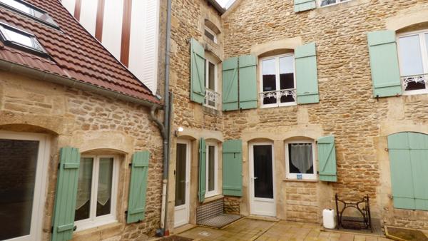 Nogent (52800) Immeuble locatif en très bon état de 4 logements