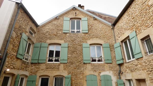 Nogent (52800) Immeuble locatif en très bon état de 4 logements