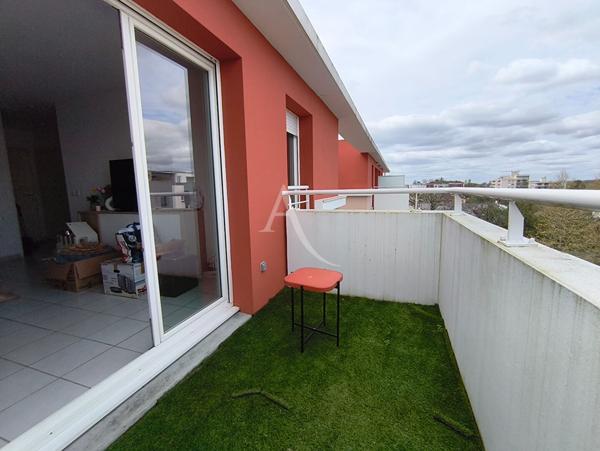 Pau ,t2 dernier étage,parking sécurisé