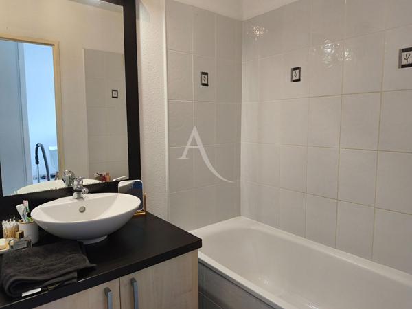 Pau ,t2 dernier étage,parking sécurisé