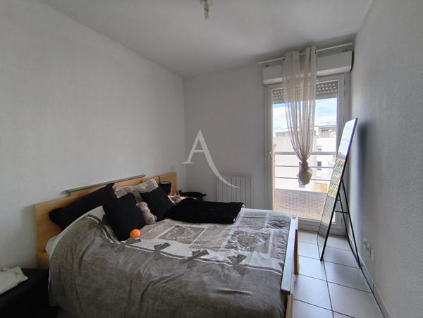 Pau ,t2 dernier étage,parking sécurisé