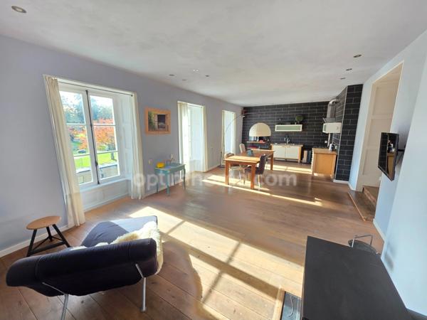 GROS POTENTIEL POUR CETTE TRES BELLE PROPRIETE DE 19HA AVEC CHATEAU ET BATIMENT DE + DE 1200 M²