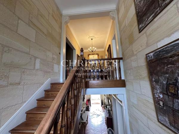 Region Saint-Emilion- Élégant château familial, facile à gérer