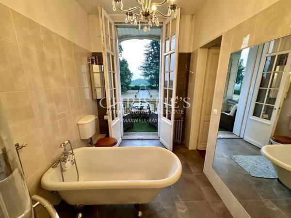 Region Saint-Emilion- Élégant château familial, facile à gérer