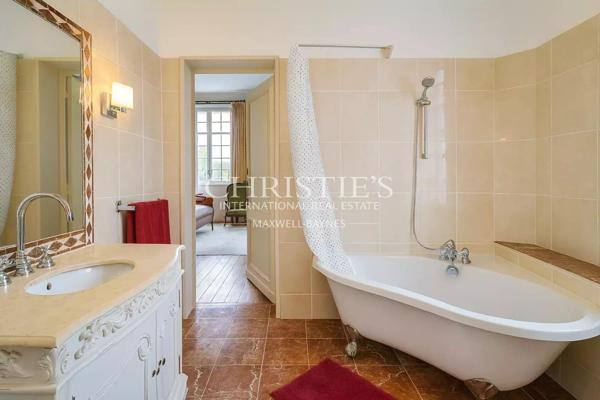 Region Saint-Emilion- Élégant château familial, facile à gérer