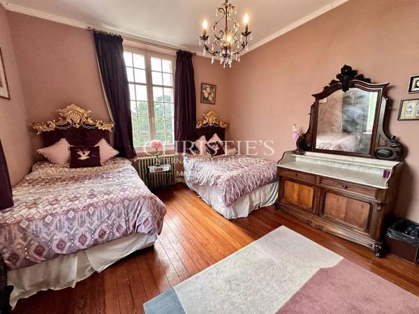 Region Saint-Emilion- Élégant château familial, facile à gérer