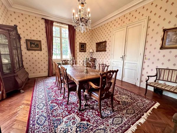 Region Saint-Emilion- Élégant château familial, facile à gérer