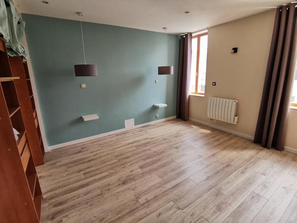 BELLE MAISON DE VILLE MITOYENNE RENOVEE 4 CHAMBRES JARDIN