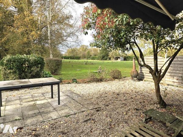 10 min de Château-Gontier. Une longère + un gîte. Terrain de 3.3ha avec plan d'eau de 12.400m².