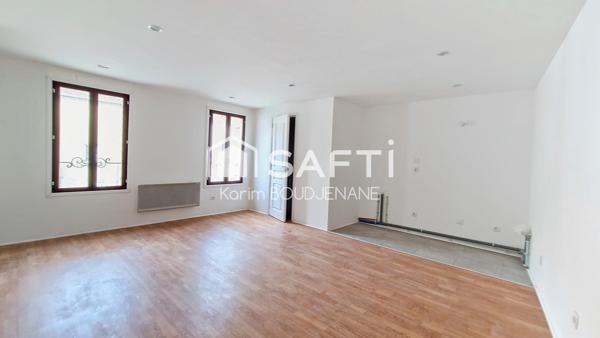 Maison de ville récente, 2 chambres...