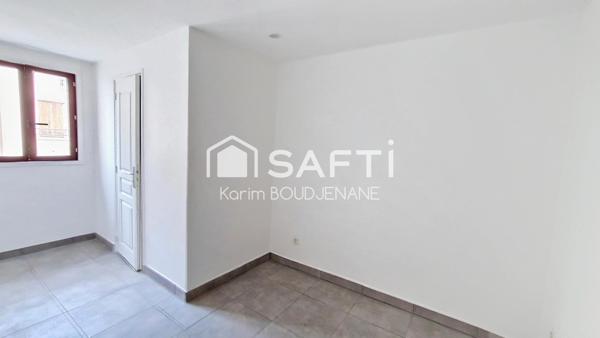 Maison de ville récente, 2 chambres...