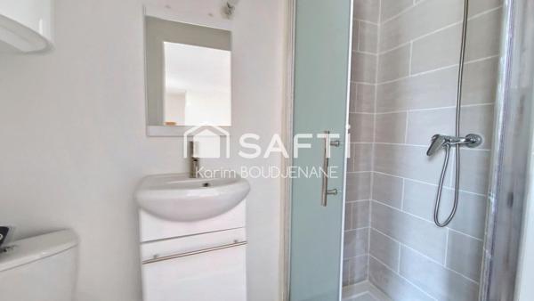 Maison de ville récente, 2 chambres...