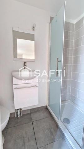 Maison de ville récente, 2 chambres...