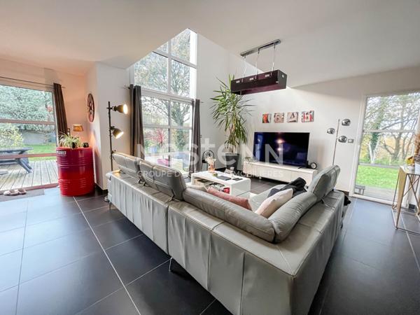Grand Champ centre! Maison contemporaine lumineuse de 134 m²,4 chambres dont suite parentale, proche de Vannes & Golfe du Morbihan.