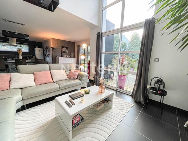 Grand Champ centre! Maison contemporaine lumineuse de 134 m²,4 chambres dont suite parentale, proche de Vannes & Golfe du Morbihan.