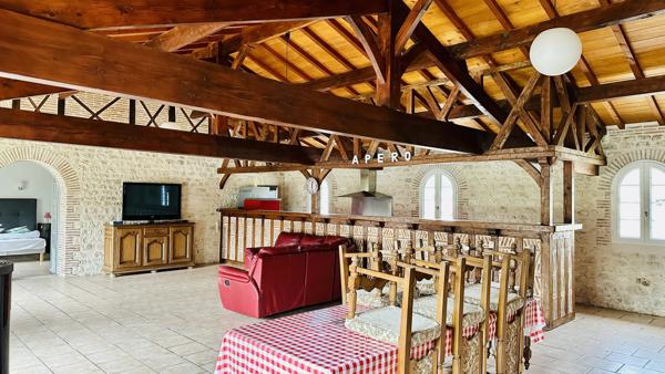 Manoir unique datant du 18ème siècle avec annexe pour invités et 2 gîtes