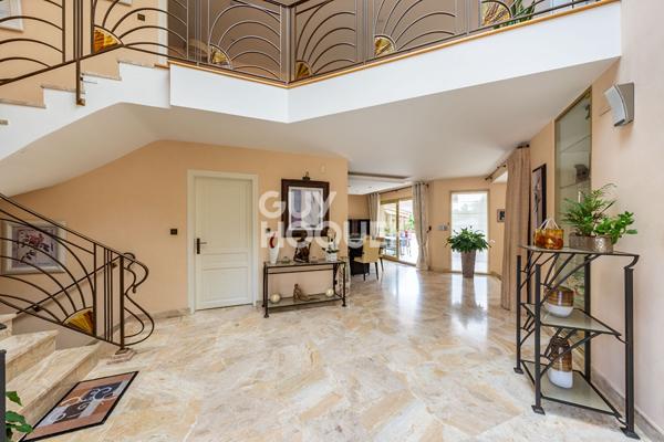 MAGNIFIQUE PROPRIETE DE 9 PIECES (313m²) À ETIOLLES