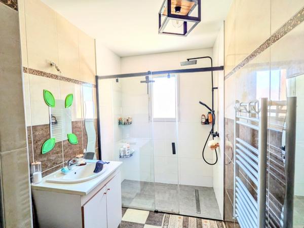 CHOLET RESIDENTIEL, BELLE MAISON PLAIN PIED avec 4 CHAMBRES