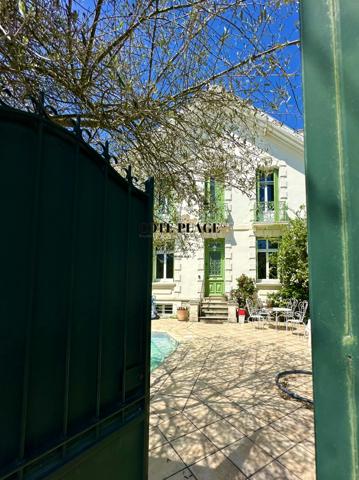 Royan (17200) VILLA DE CHARME AVEC PISCINE AU PRIX DE 1 398 200 € HAI