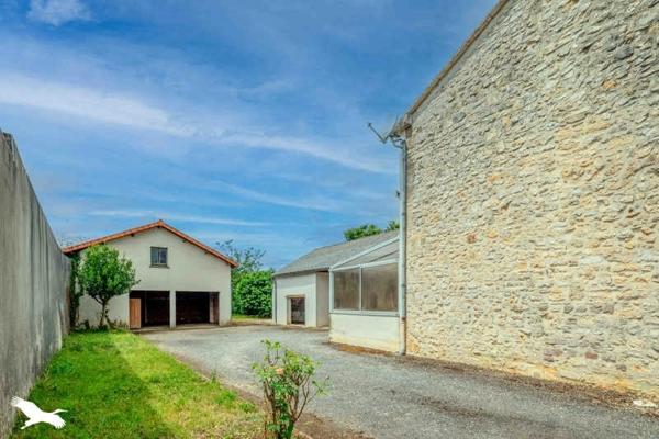 Maison à vendre 164 300 € Chasseneuil-sur-Bonnieure 6 p 140 m² DPE F