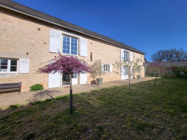 Longère de 4 chambres magnifiquement rénovée avec dépendances, terrain et potentiel d'agrandissement, près de Chauvigny