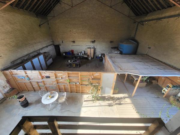 Longère de 4 chambres magnifiquement rénovée avec dépendances, terrain et potentiel d'agrandissement, près de Chauvigny