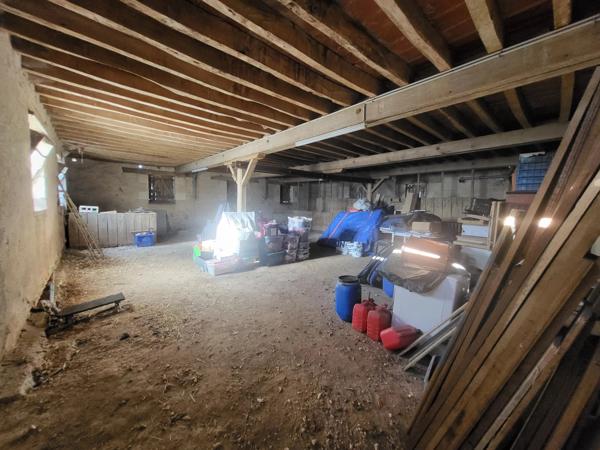 Longère de 4 chambres magnifiquement rénovée avec dépendances, terrain et potentiel d'agrandissement, près de Chauvigny