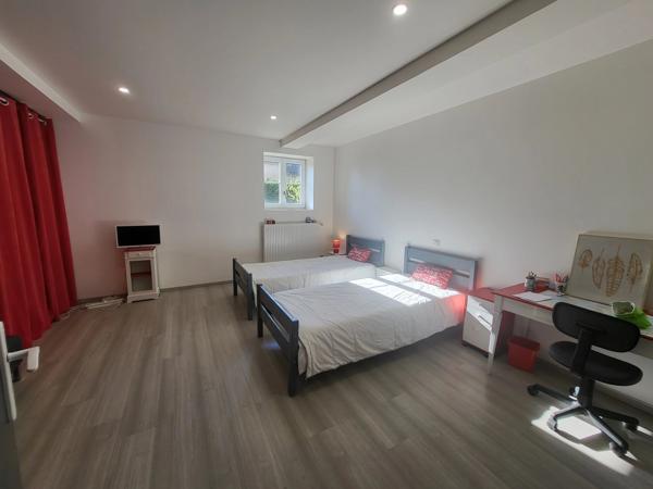 Longère de 4 chambres magnifiquement rénovée avec dépendances, terrain et potentiel d'agrandissement, près de Chauvigny